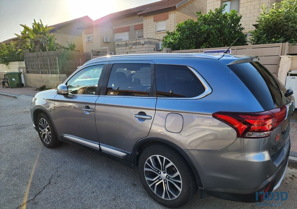 2017' Mitsubishi Outlander מיצובישי אאוטלנדר photo #2
