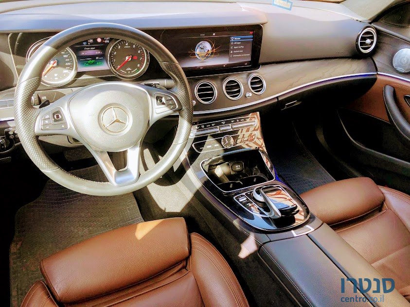 2017' Mercedes-Benz E 350 Luxury photo #4