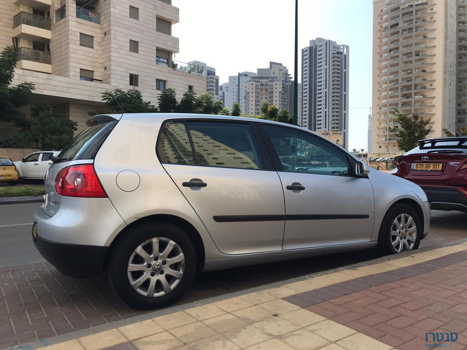 2006' Volkswagen Golf photo #2