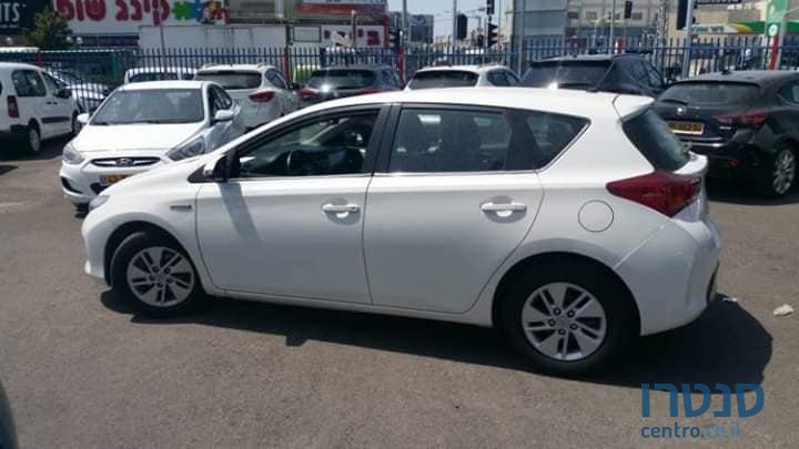 2013' Toyota Auris photo #1