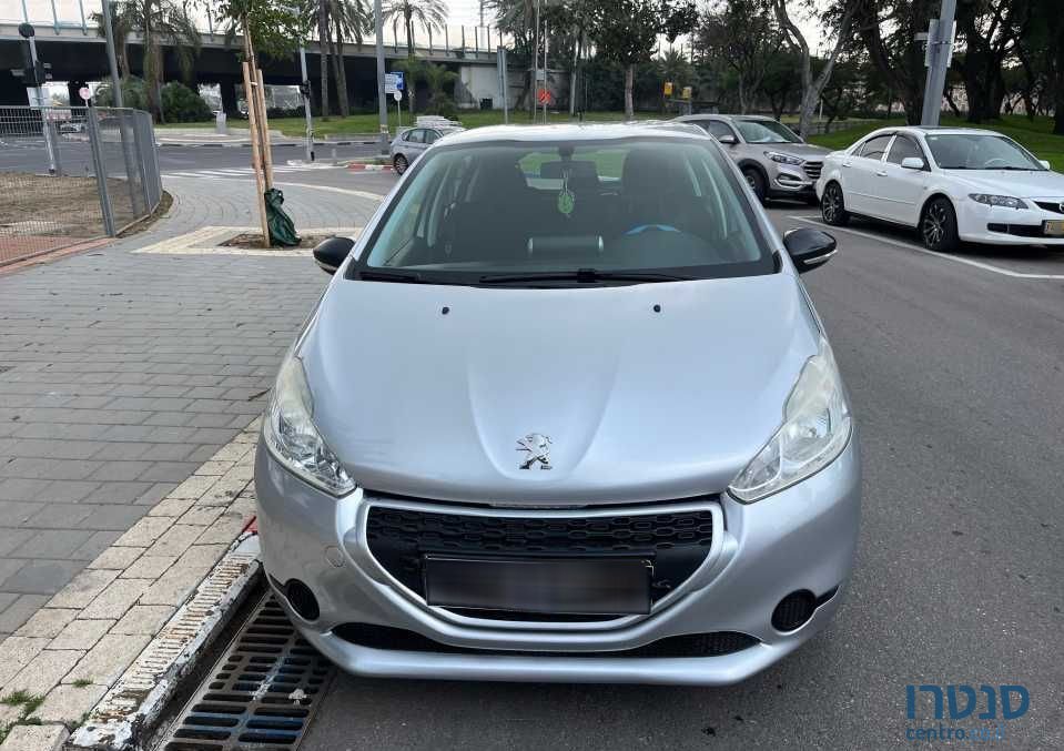 2013' Peugeot 208 פיג'ו photo #3