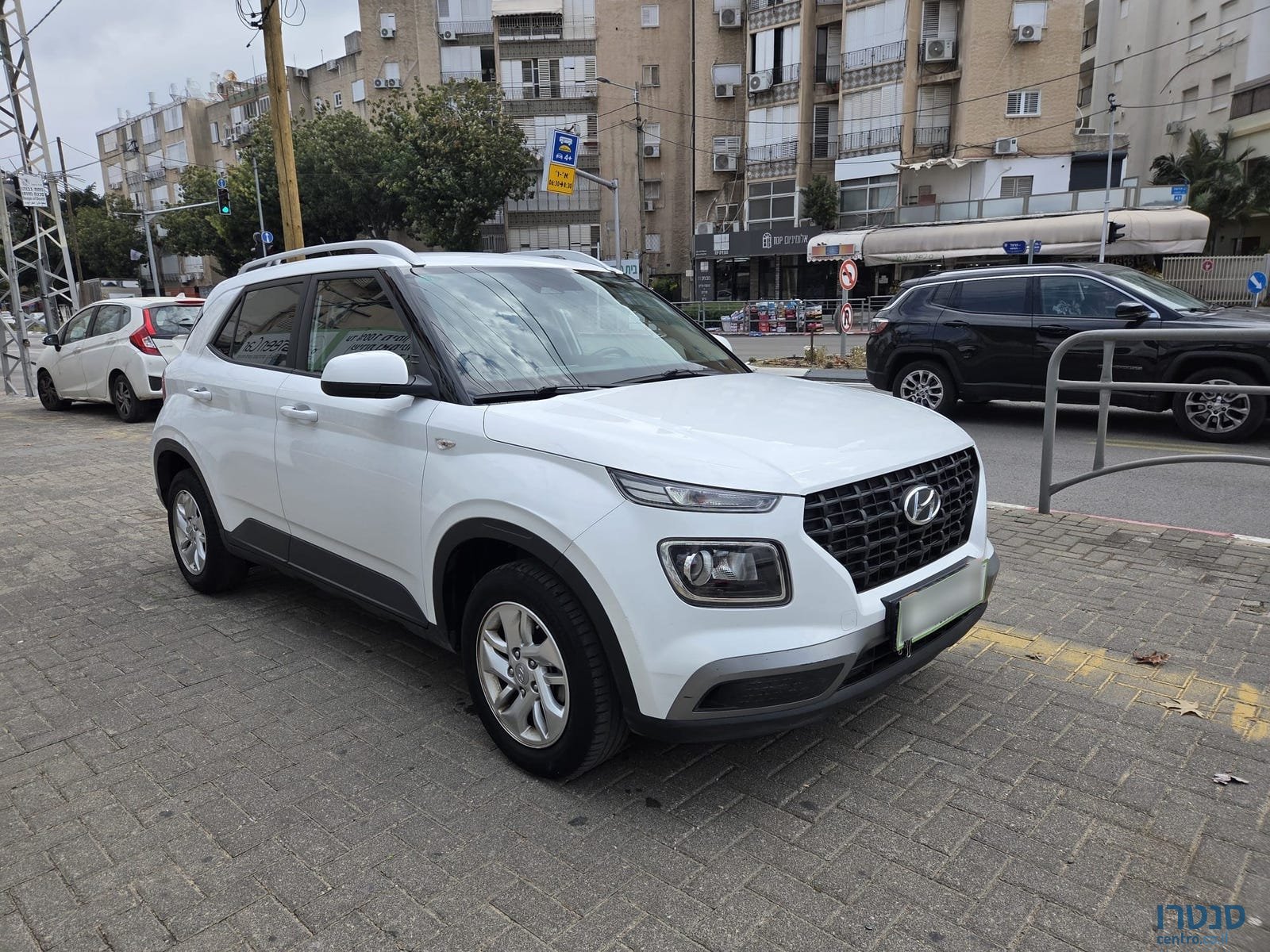2022' Hyundai Verna Venue photo #2