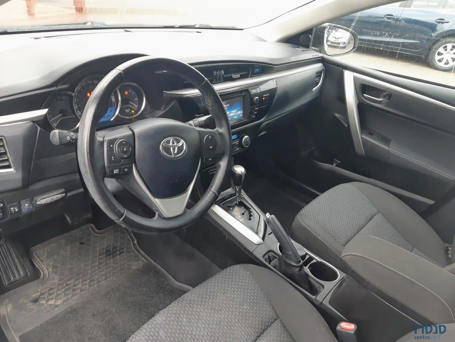 2013' Toyota Corolla photo #5