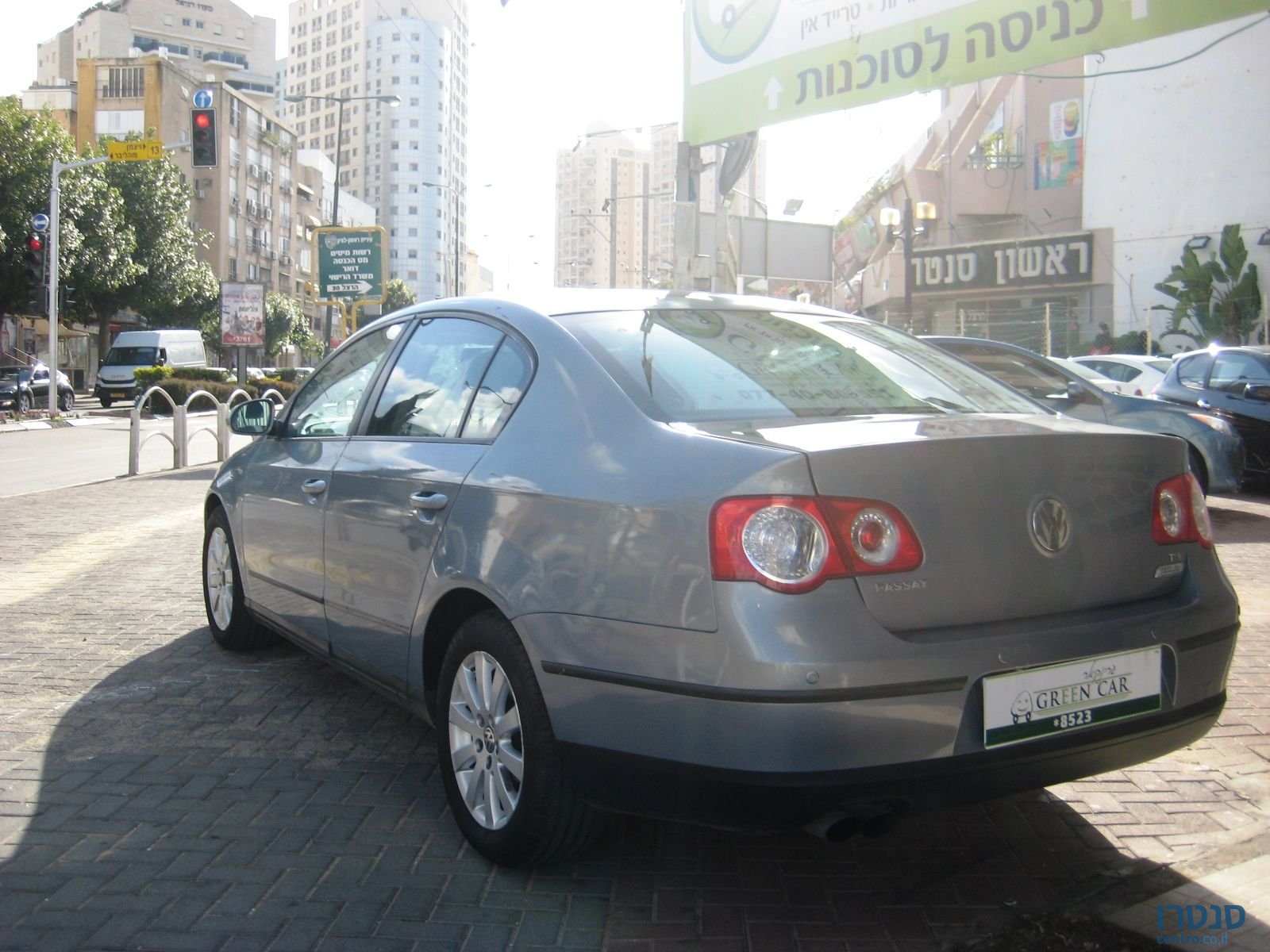 2009' Volkswagen Passat photo #4