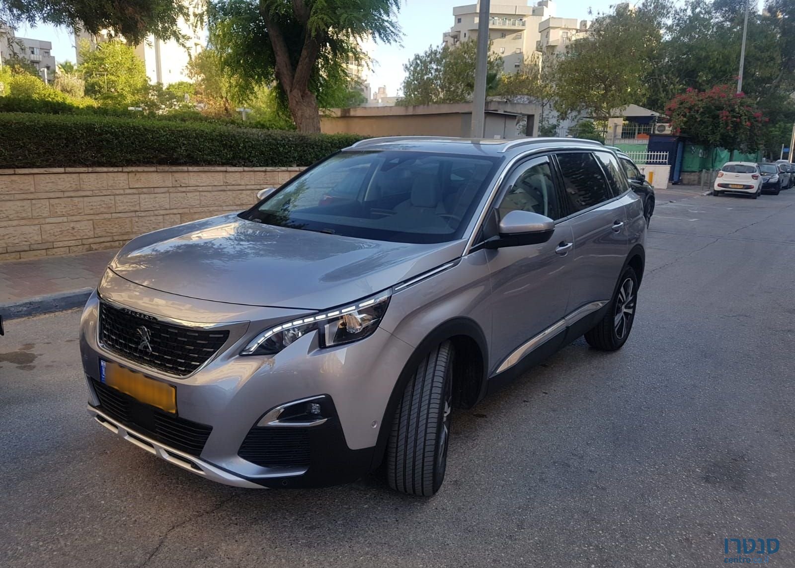 2020' Peugeot 5008 פיג'ו photo #1