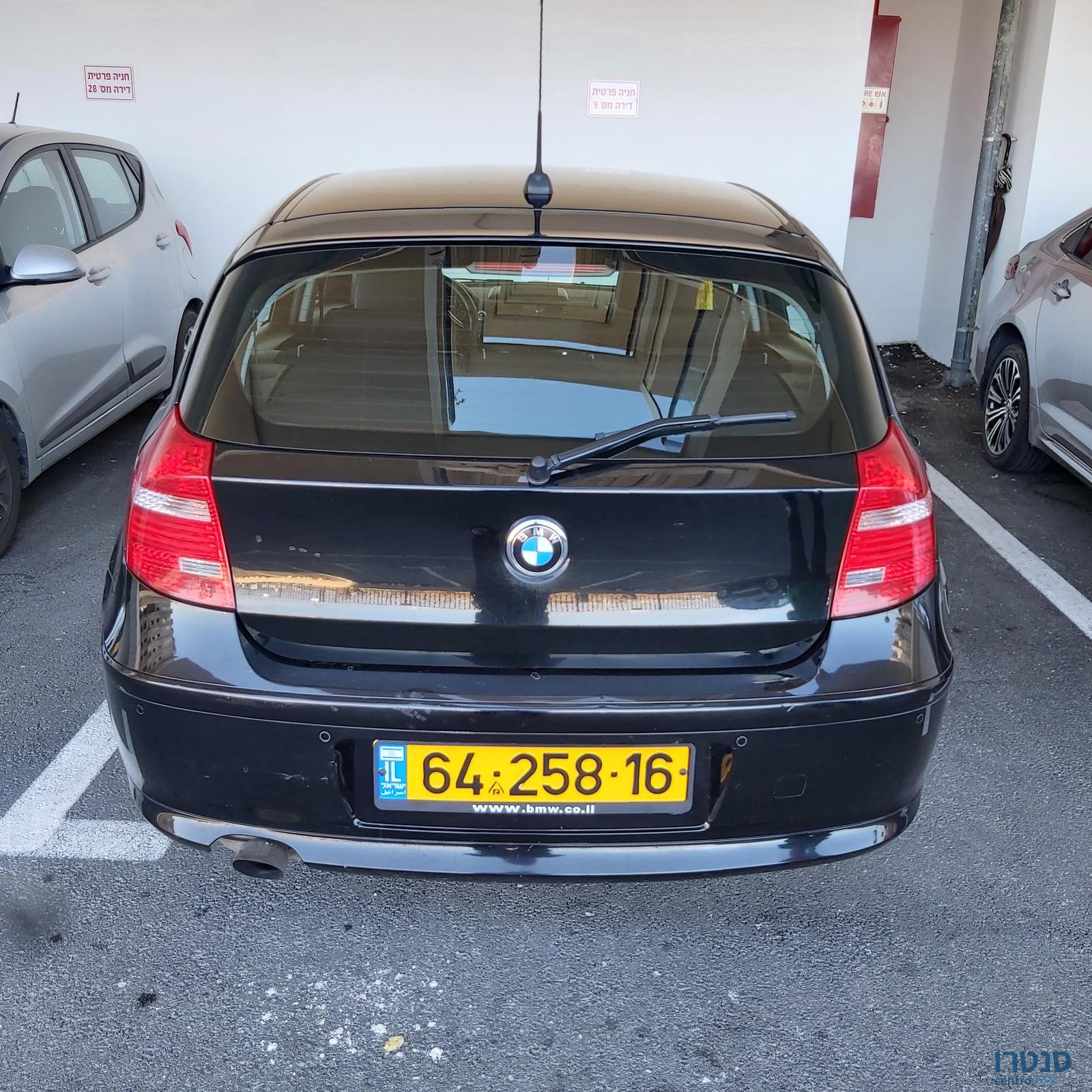 2011' BMW 118 photo #6