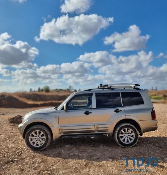 2002' Mitsubishi Pajero מיצובישי פג'רו photo #5