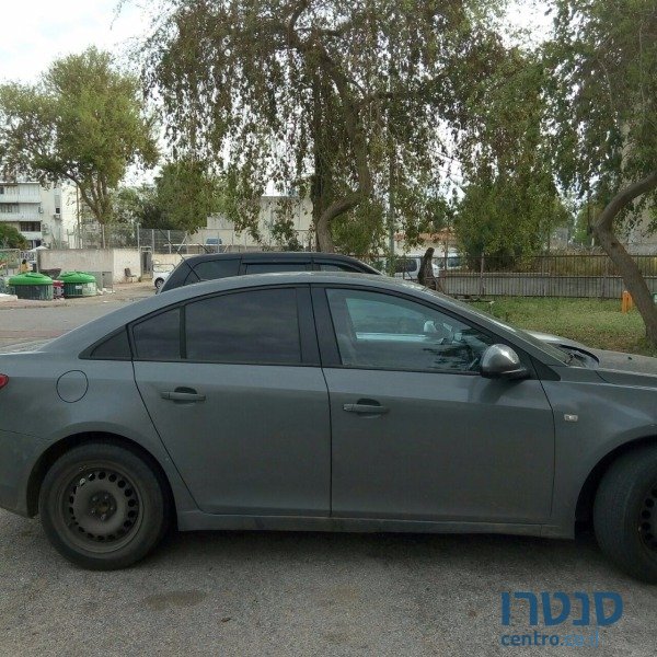 2009' Chevrolet Cruze photo #2