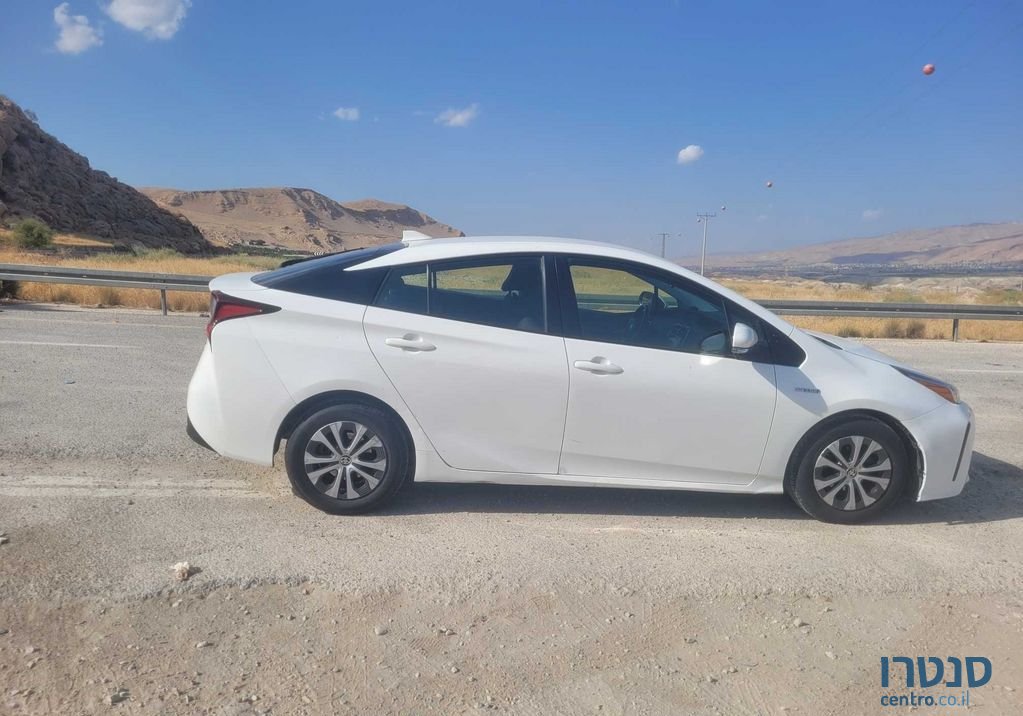 2020' Toyota Prius טויוטה פריוס photo #2