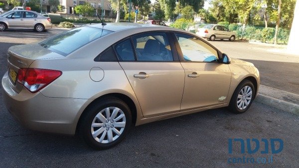 2010' Chevrolet Cruze photo #1