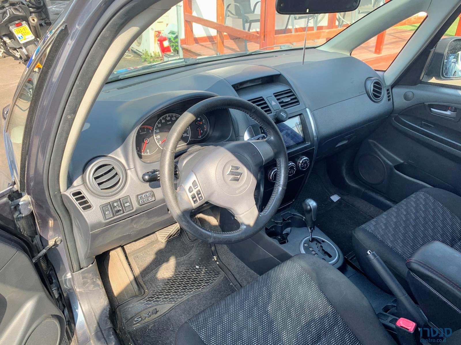 2009' Suzuki SX4 photo #3