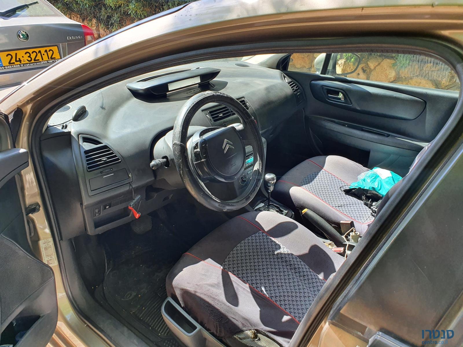 2011' Citroen C4 photo #7