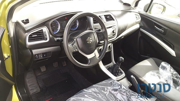 2014' Suzuki SX4 photo #3