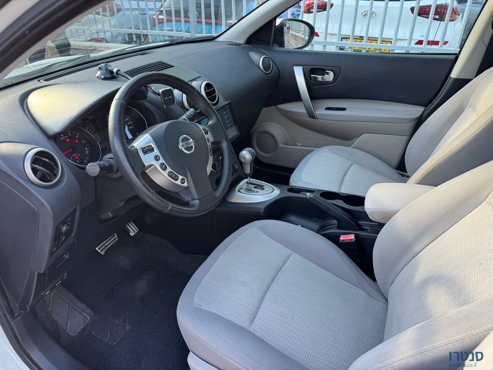 2012' Nissan Qashqai photo #2