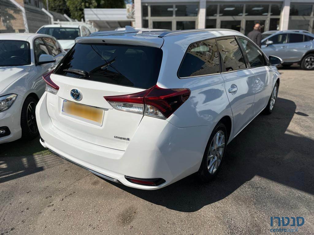2018' Toyota Auris photo #3