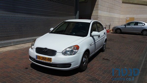 2009' Hyundai Accent photo #2