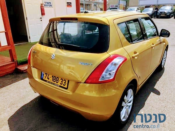 2015' Suzuki Swift photo #2