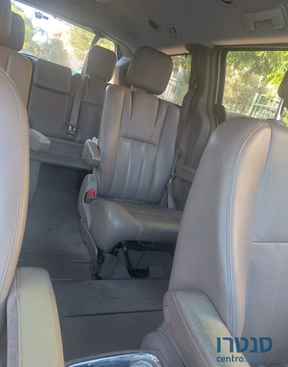 2011' Chrysler Grand Voyager קרייזלר גראנד וויאג'ר photo #2