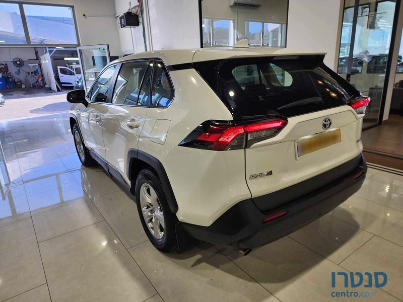 2021' Toyota RAV4 photo #4