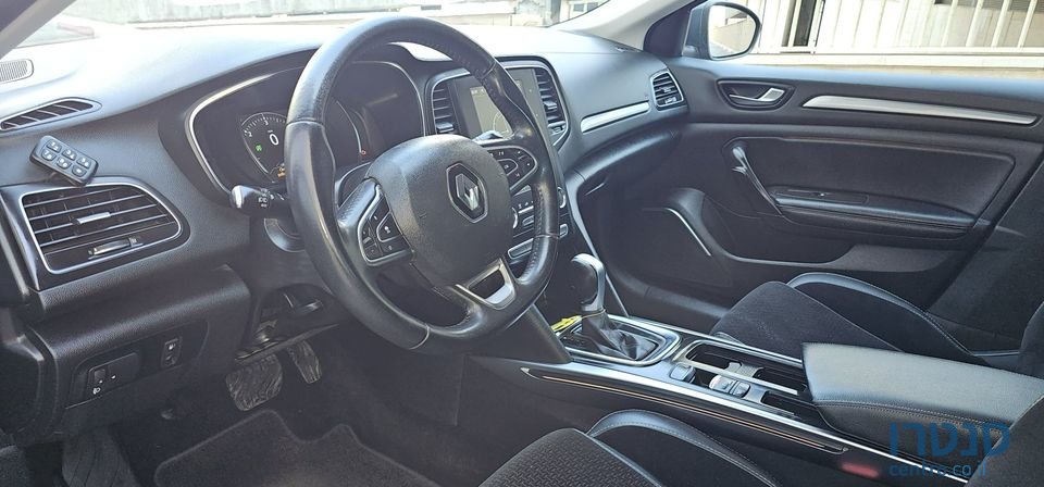 2020' Renault Megane photo #7