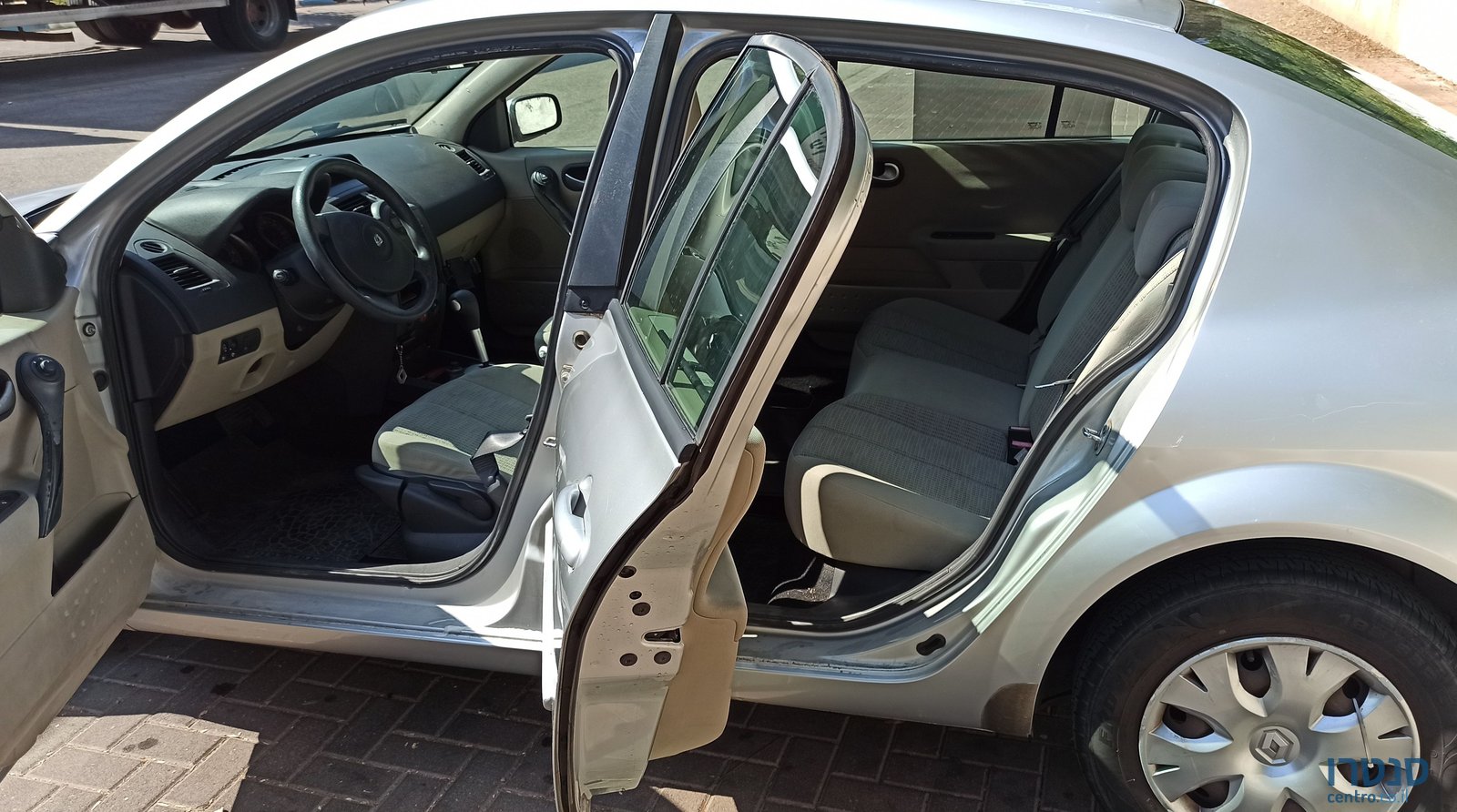 2008' Renault Megane רנו מגאן photo #2