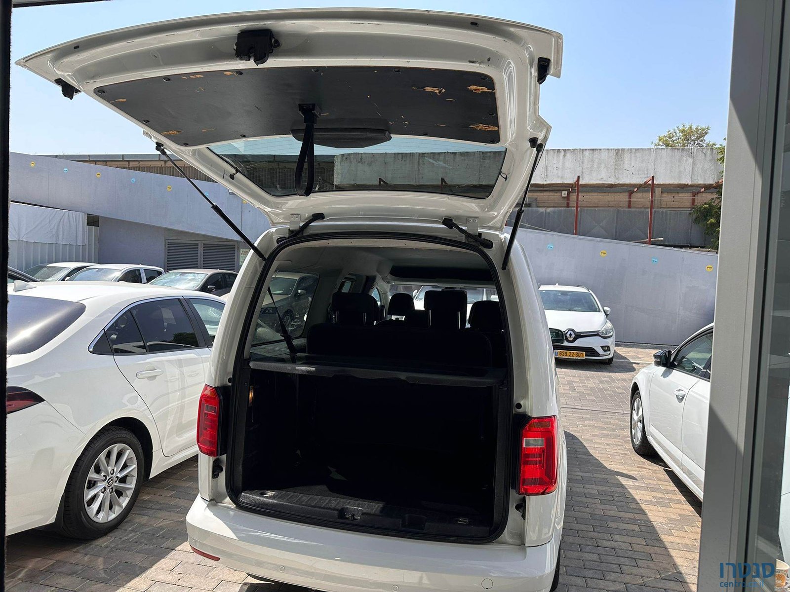 2020' Volkswagen Caddy Maxi photo #7