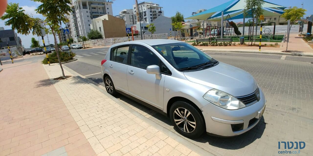 2009' Nissan Tiida photo #1