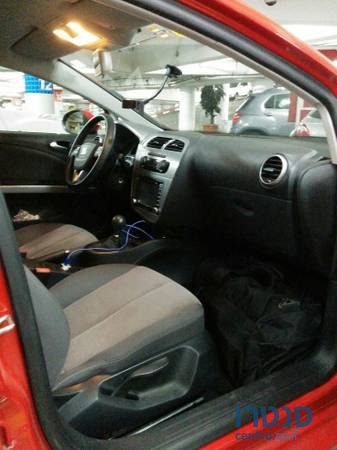 2011' SEAT Leon photo #3