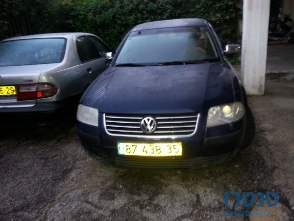 2002' Volkswagen Passat photo #1