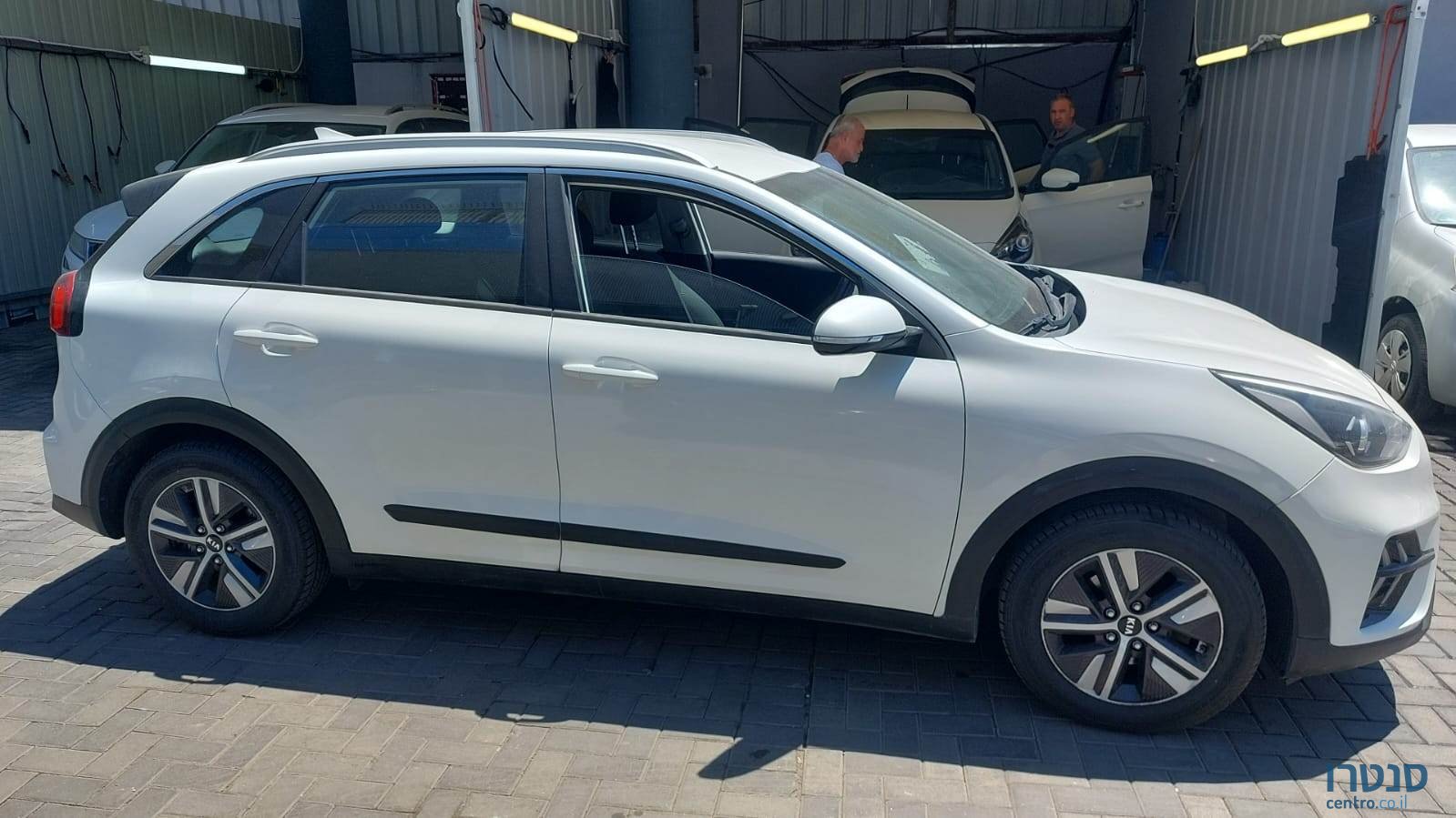 2017' Kia Niro photo #2