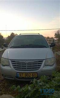 2005' Chrysler Voyager photo #2