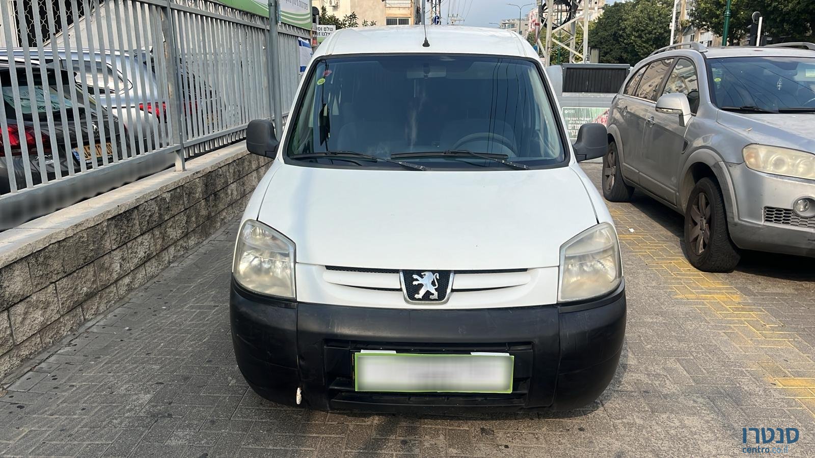 2012' Peugeot Partner photo #1