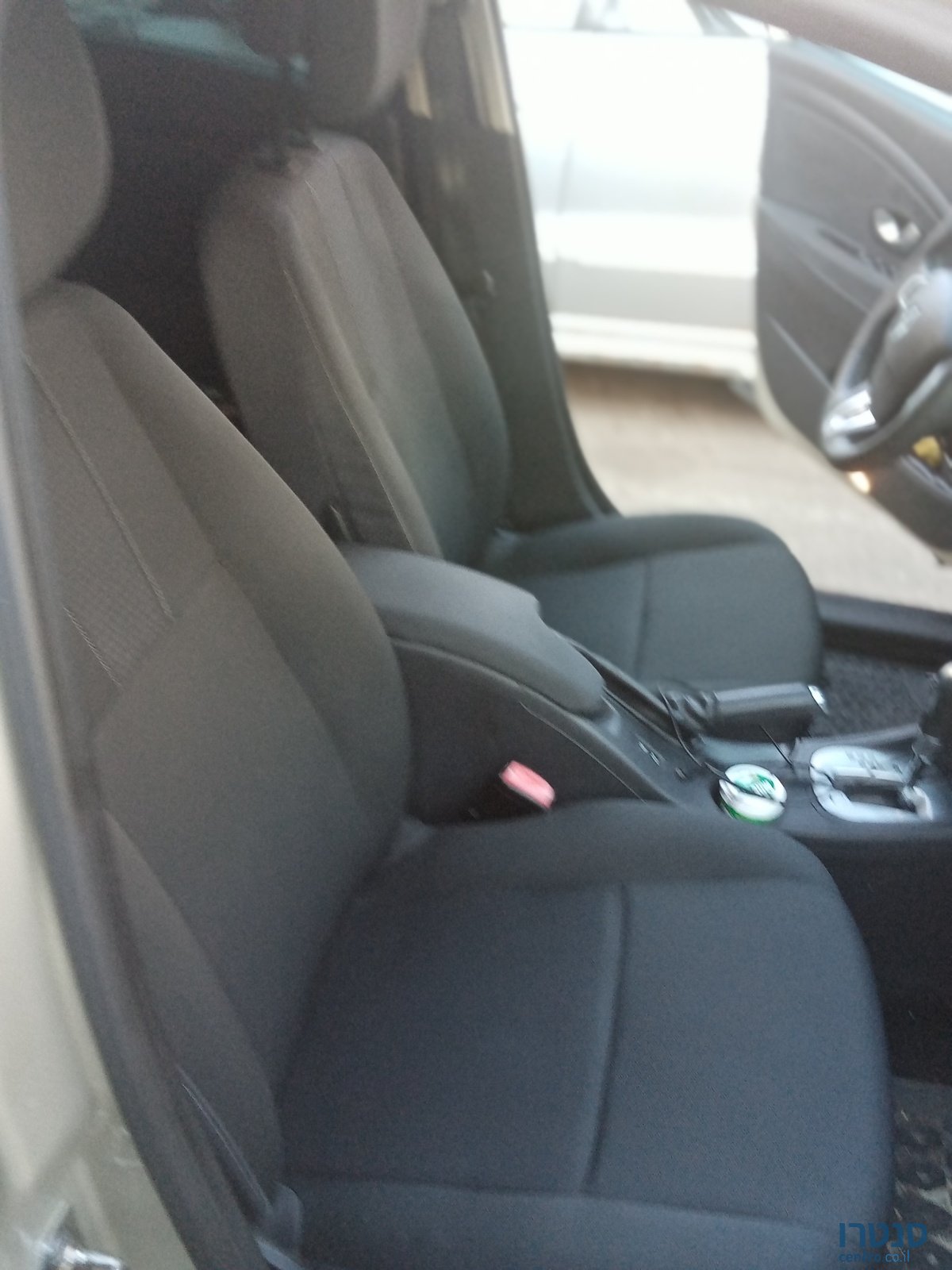 2010' Renault Fluence photo #6