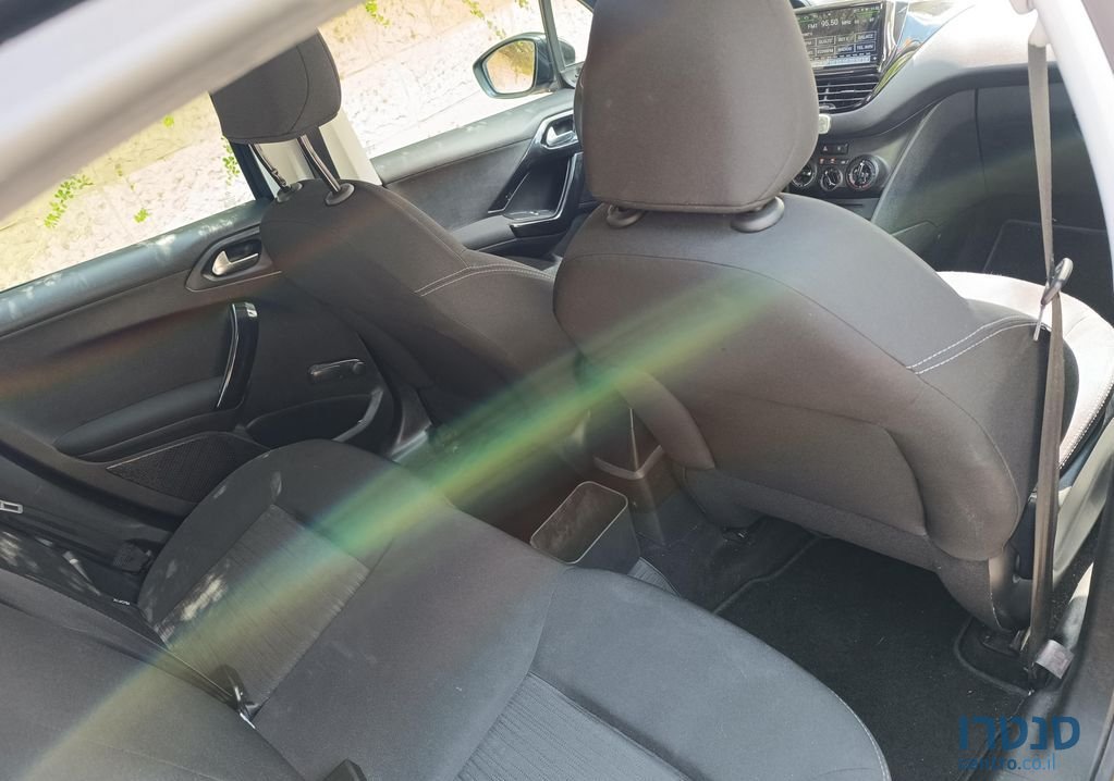 2016' Peugeot 208 פיג'ו photo #5