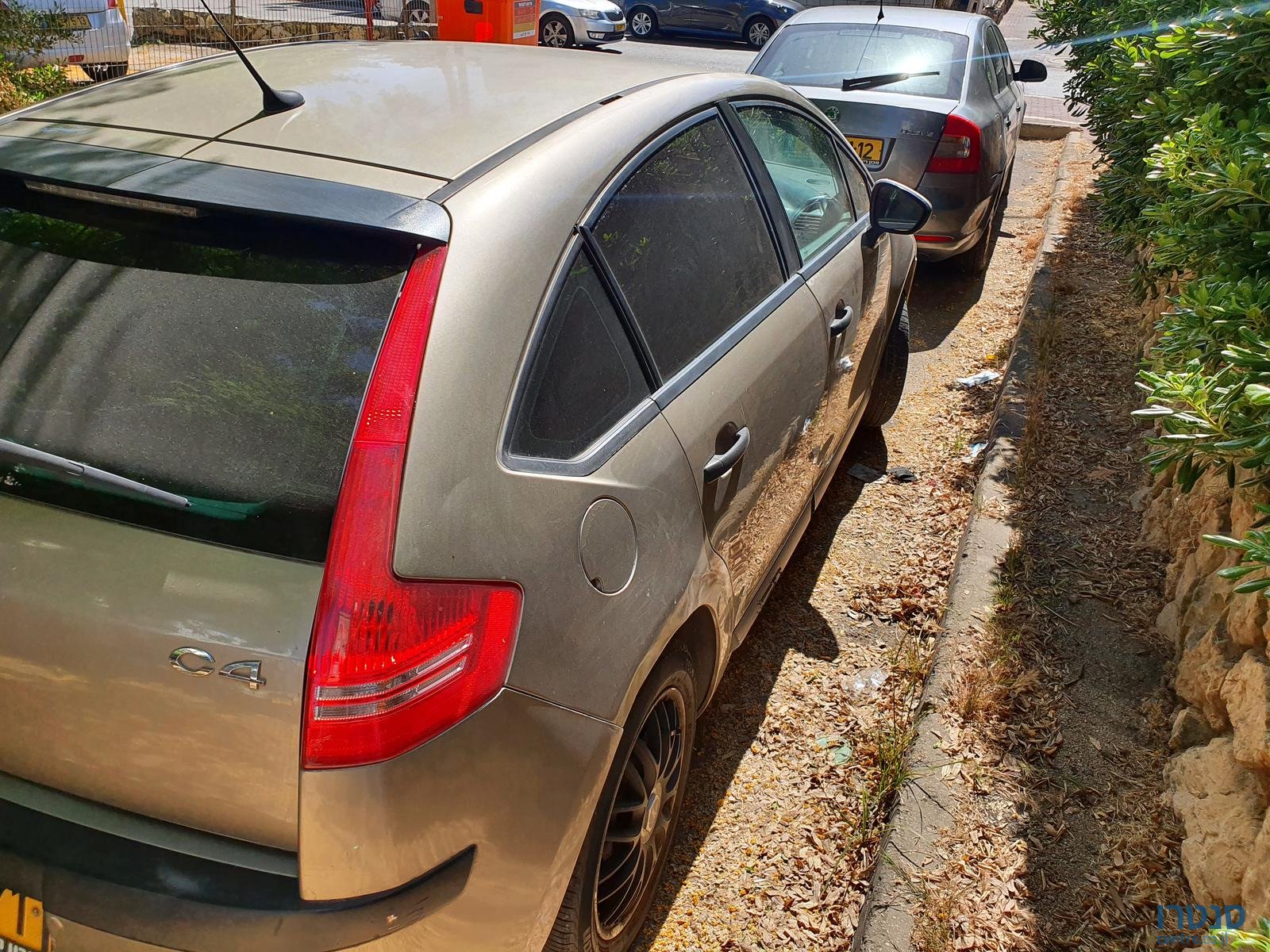 2011' Citroen C4 photo #2