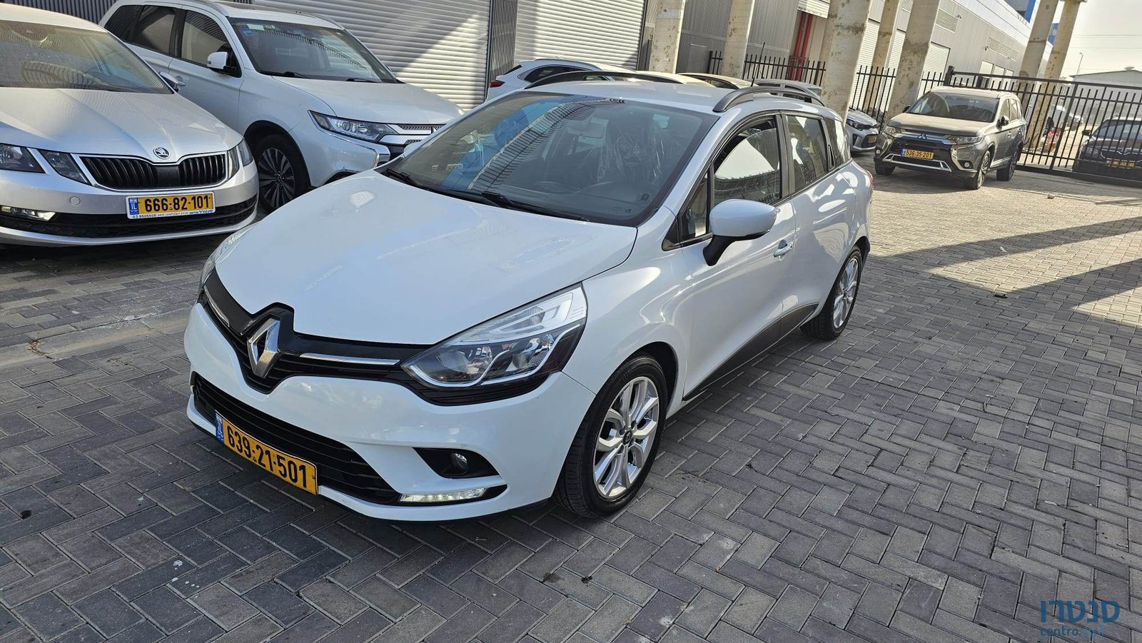 2019' Renault Clio photo #1