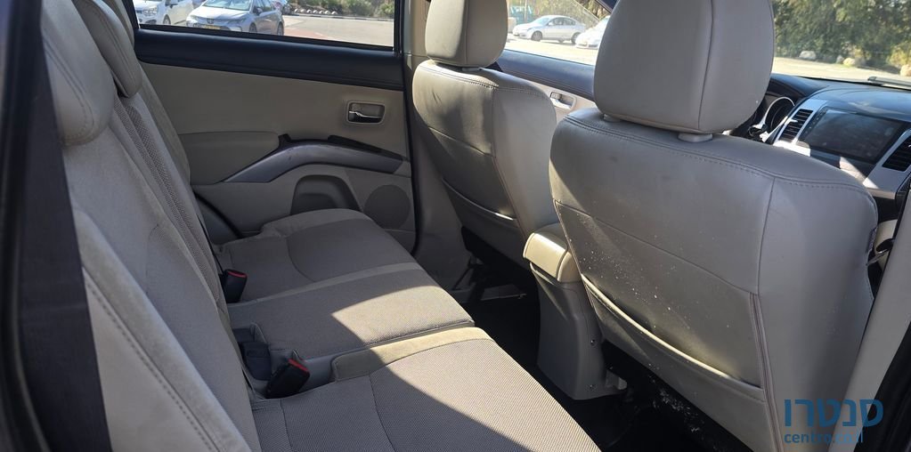 2011' Mitsubishi Outlander מיצובישי אאוטלנדר photo #6