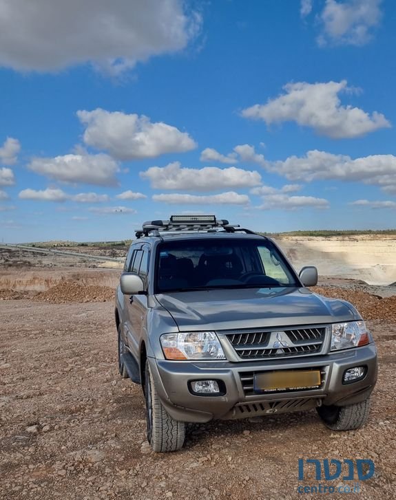 2002' Mitsubishi Pajero מיצובישי פג'רו photo #3