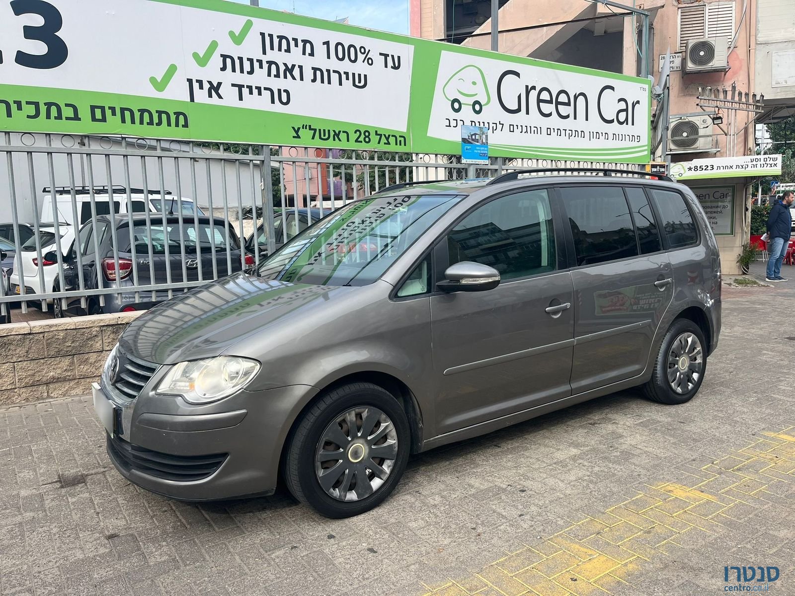 2011' Volkswagen TOURAN photo #1