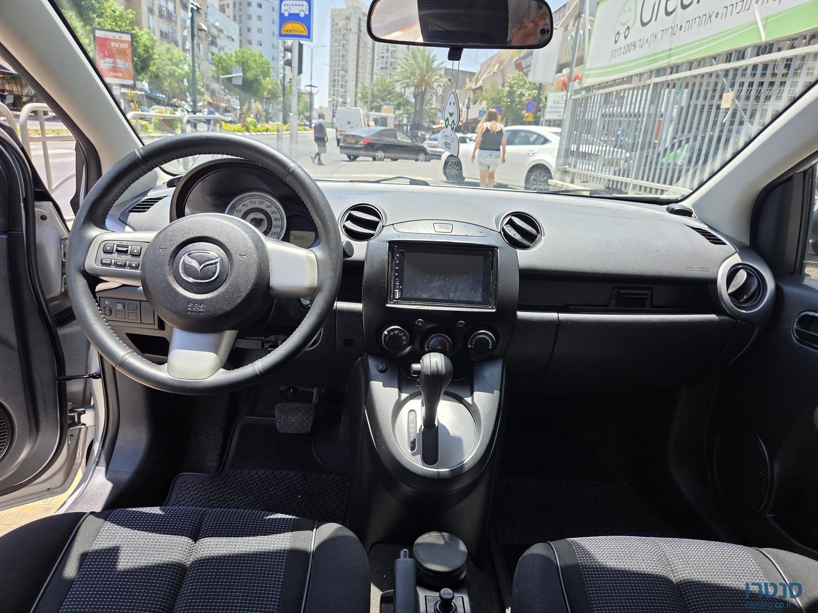 2011' Mazda 2 photo #2