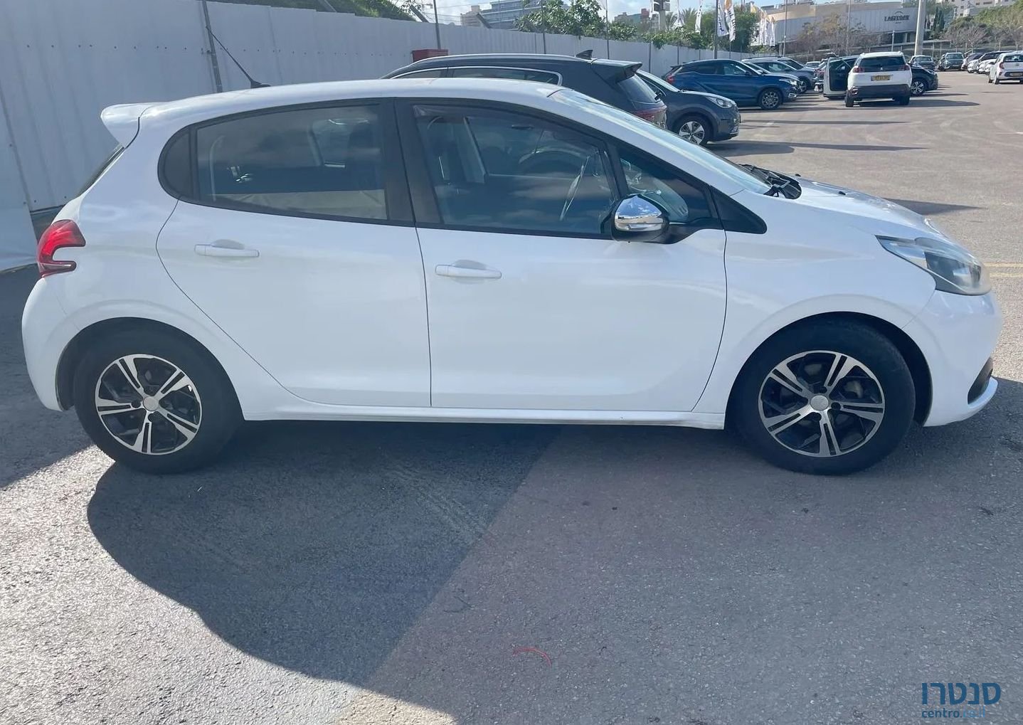 2020' Peugeot 208 פיג'ו photo #2