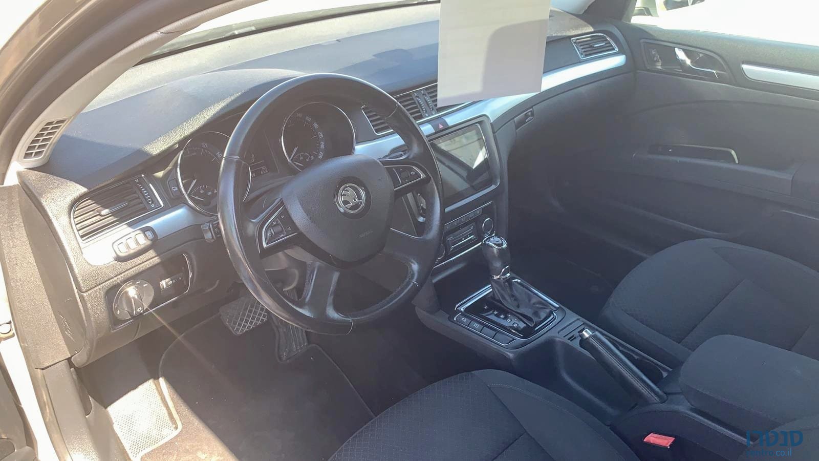 2013' Skoda Superb photo #3