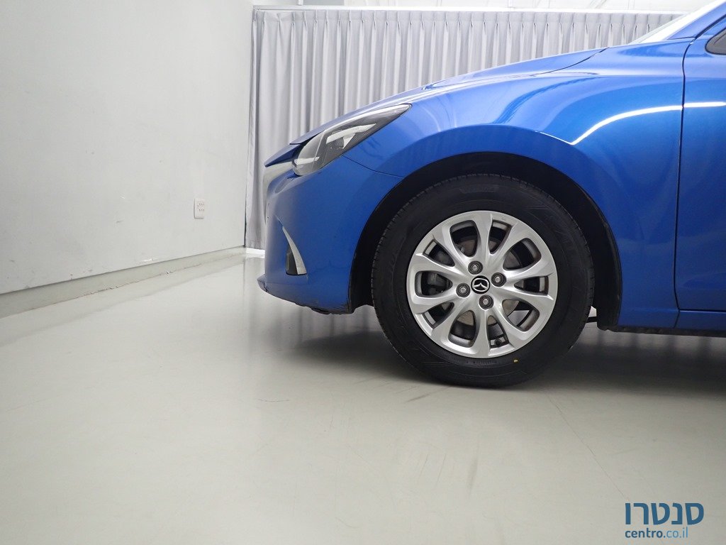 2020' Mazda 2 dynamic photo #6