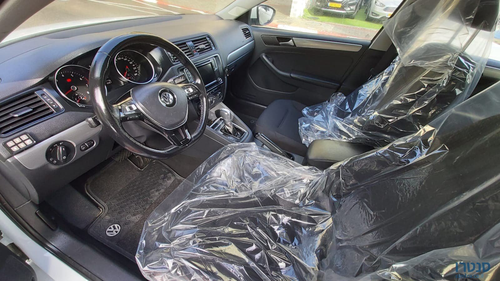 2017' Volkswagen Jetta photo #7