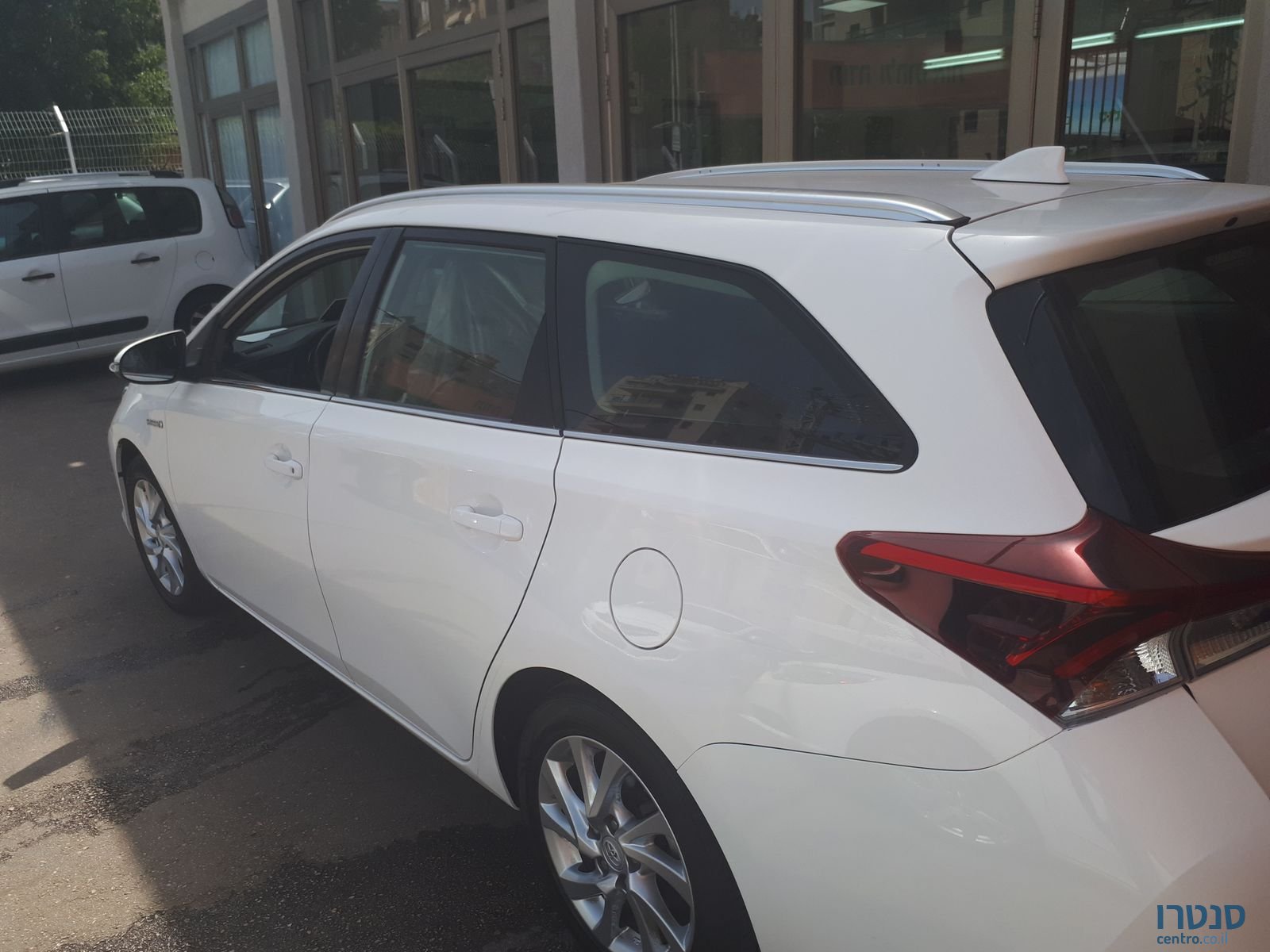 2015' Toyota Auris photo #6