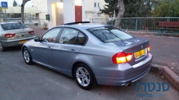 2011' BMW 320 photo #1