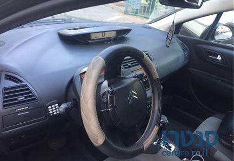 2008' Citroen C4 photo #2