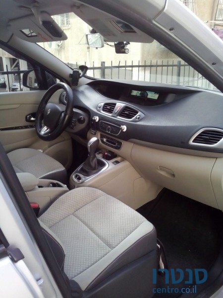 2011' Renault Grand Scenic photo #4