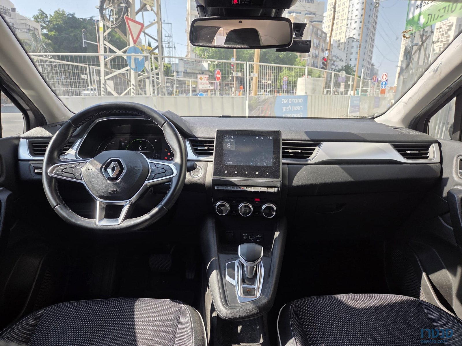 2023' Renault Captur photo #2