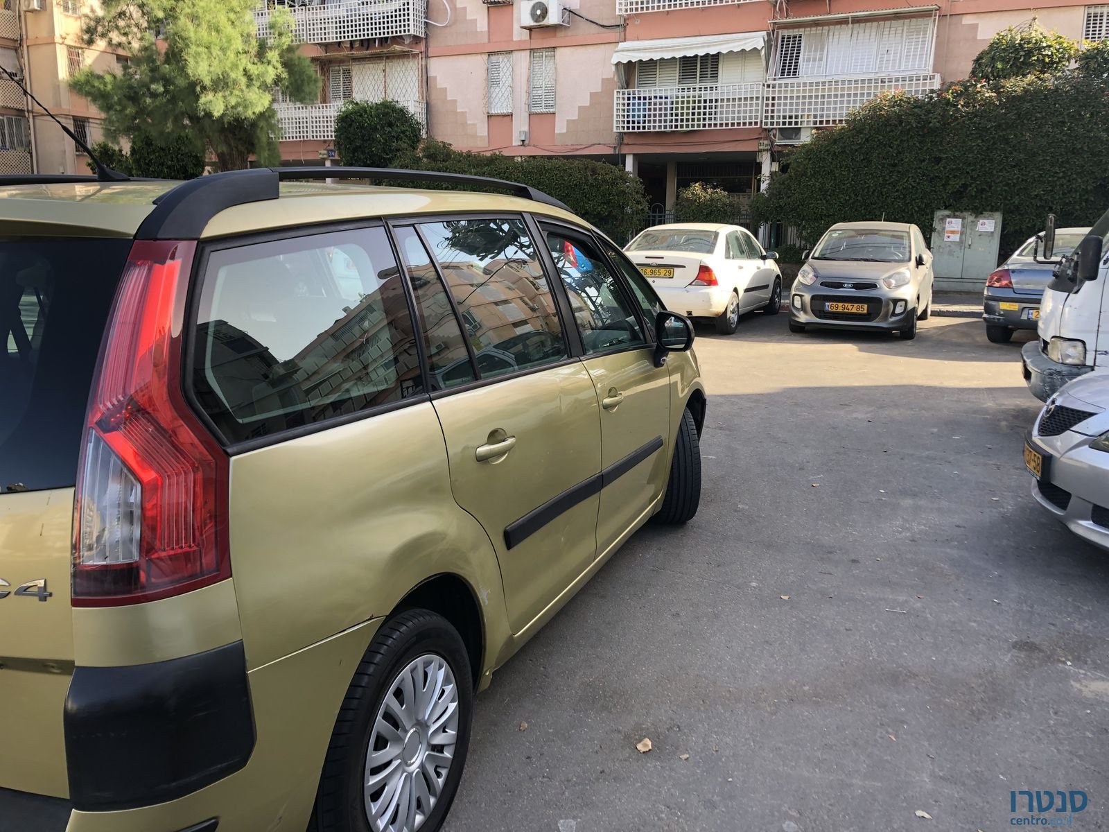 2008' Citroen C4 Picasso photo #3